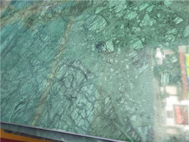 Тъмнозелена мраморна плоча