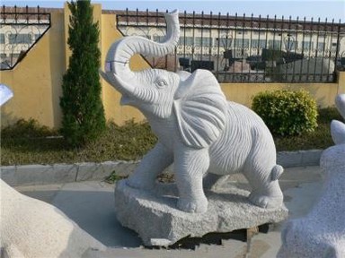 Градински скулптури от камък