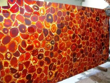 Червени полускъпоценни камъни