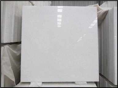 Чисто бял мраморен под