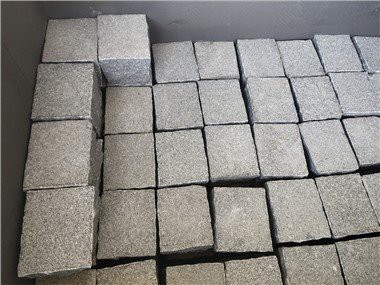 G654   куб   камък