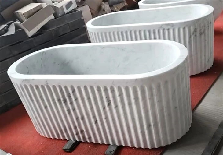 Мраморна вана Bianco Carrara