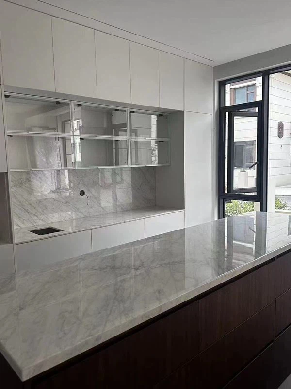Мраморен плот Bianco Carrara