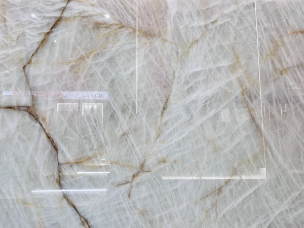 cristallo rosa quartzite vein
